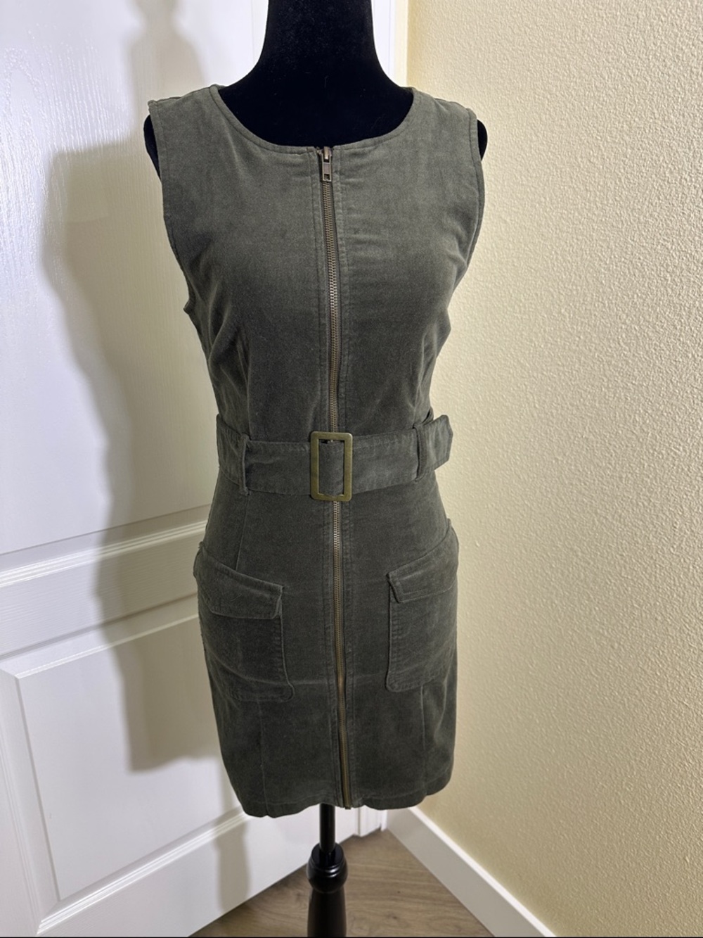 Forever 21 Olive Green Sleeveless Zip Front Belted velvety Mini Dress. Small